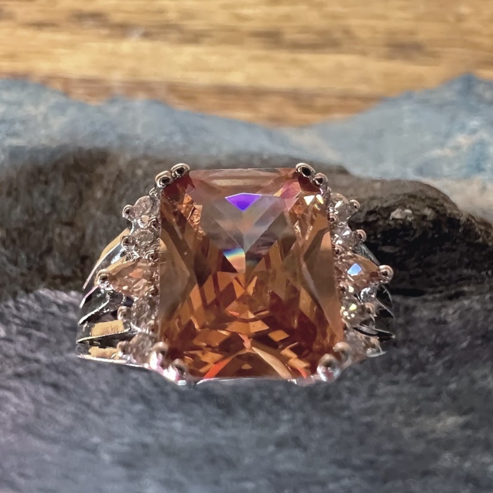 Light Amber Square Cut Stone 925 Sterling Ring NWOT 🎉Host Pick🎉 - Picture 4 of 11